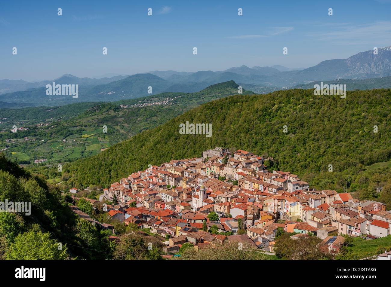 Miranda, Isernia, Molise. In der Provinz Isernia, nur wenige Kilometer von der Stadt Pentra entfernt, liegt Miranda, ein charmantes Dorf auf 900 m. Stockfoto