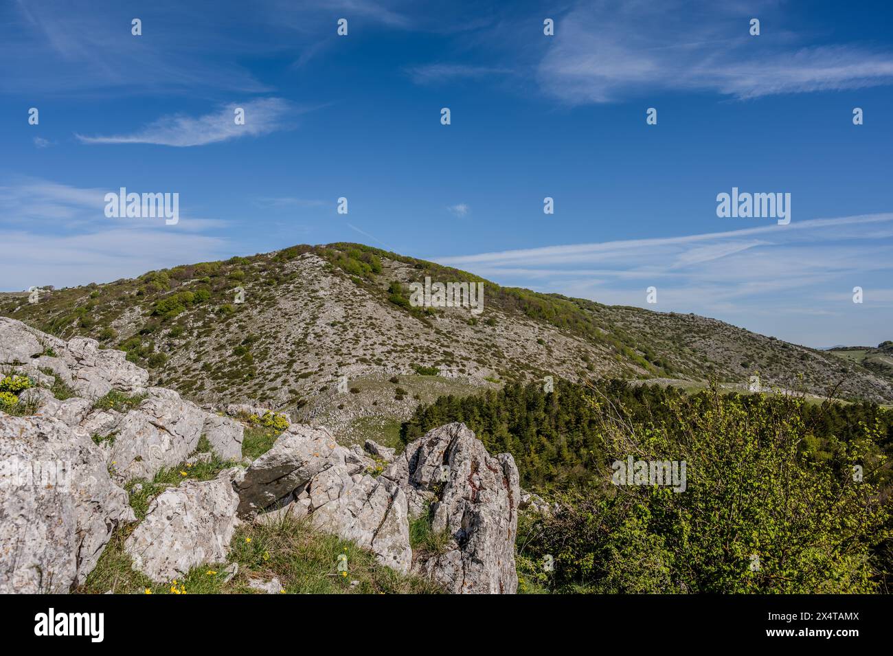 Molise ist eine italienische Bergregion mit einem Küstenabschnitt mit Blick auf die Adria. Es umfasst einen Teil des Abruzzen-Nationalparks in Der A. Stockfoto