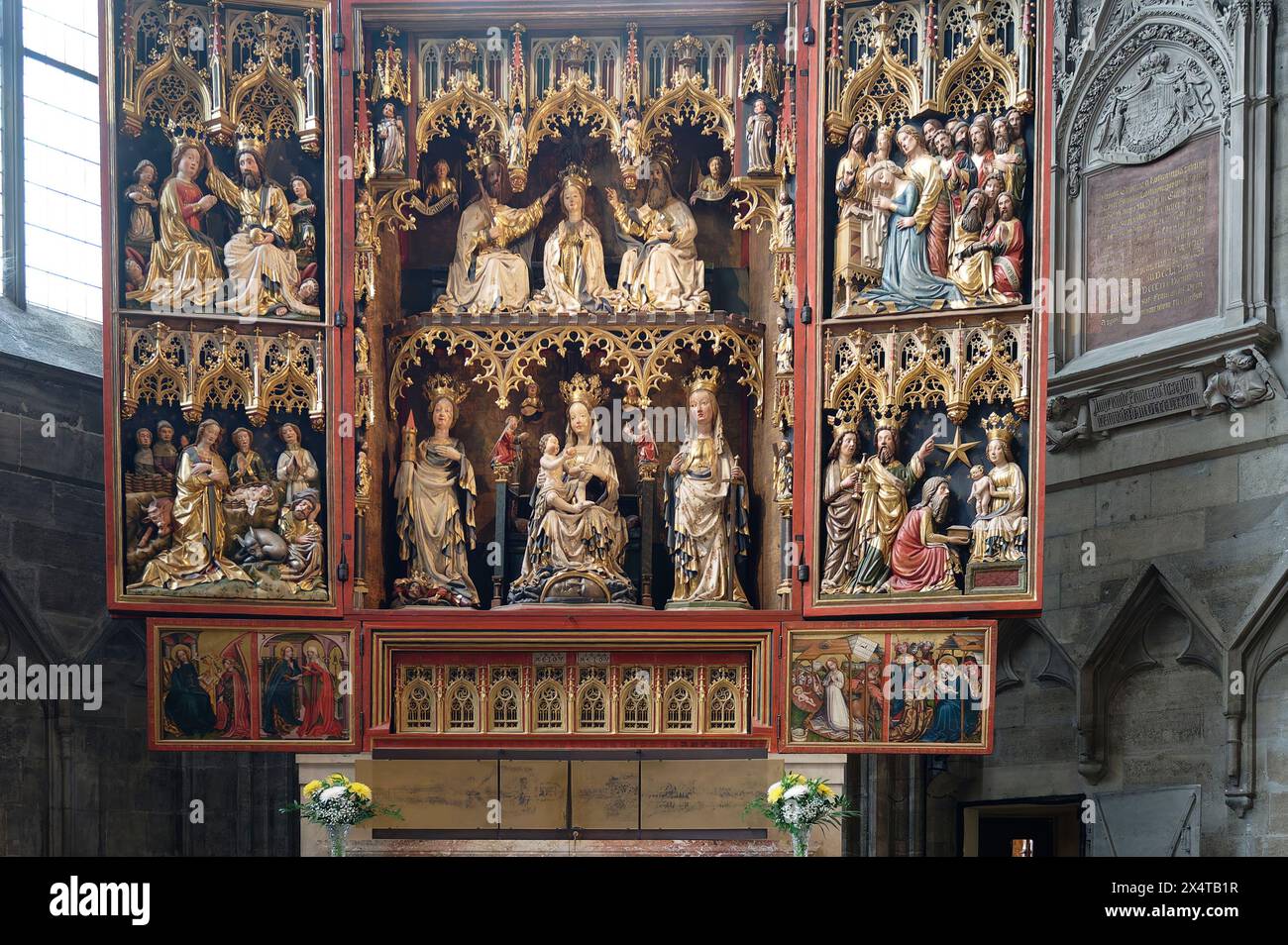 Wien, Österreich, Stephansdom. Der gotische Wiener Neustädter Altar im Nordschiff, ein 570 Jahre altes Holzkunstwerk Stockfoto