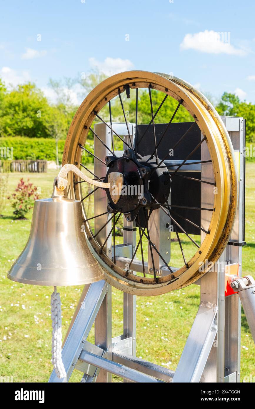 Leiter des Aufstiegs, die gefallene Feuerwehrleute bei der Enthüllung und Eröffnung des National Red Plaque Fire Service Memorial in Rettendon, Essex, Großbritannien, ehrt Stockfoto