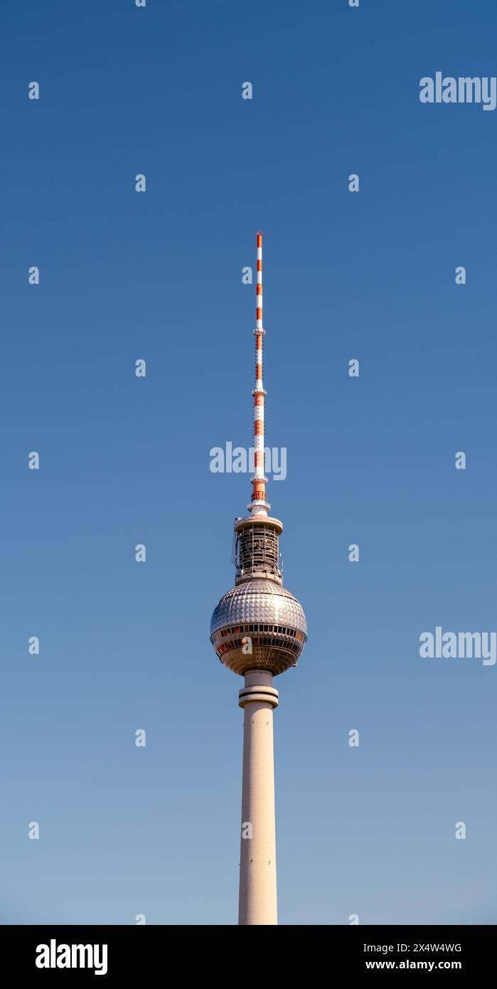 Der berühmte Fernsehturm in Berlin, Deutschland, 2024 Stockfoto