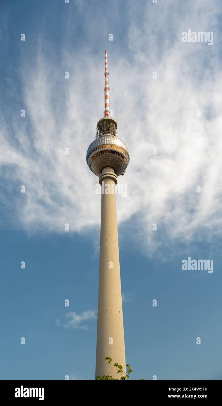 Turm im Zentrum von Berlin. Turm gegen den Himmel Stockfoto