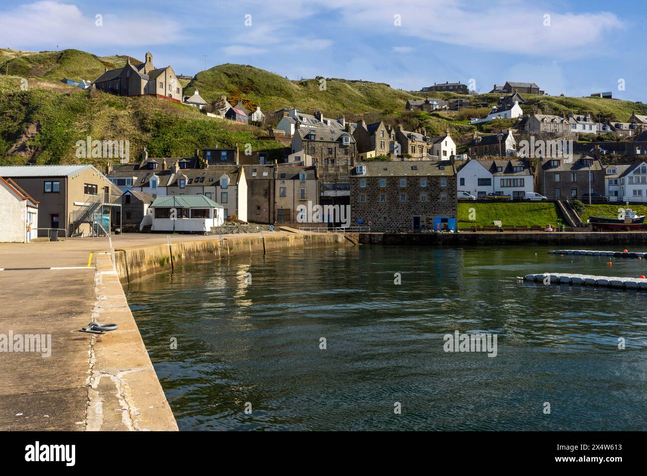 Gardenstown Harbour, ein malerischer Fischerhafen im Dorf Gardenstown in Aberdeenshire, Schottland. Stockfoto