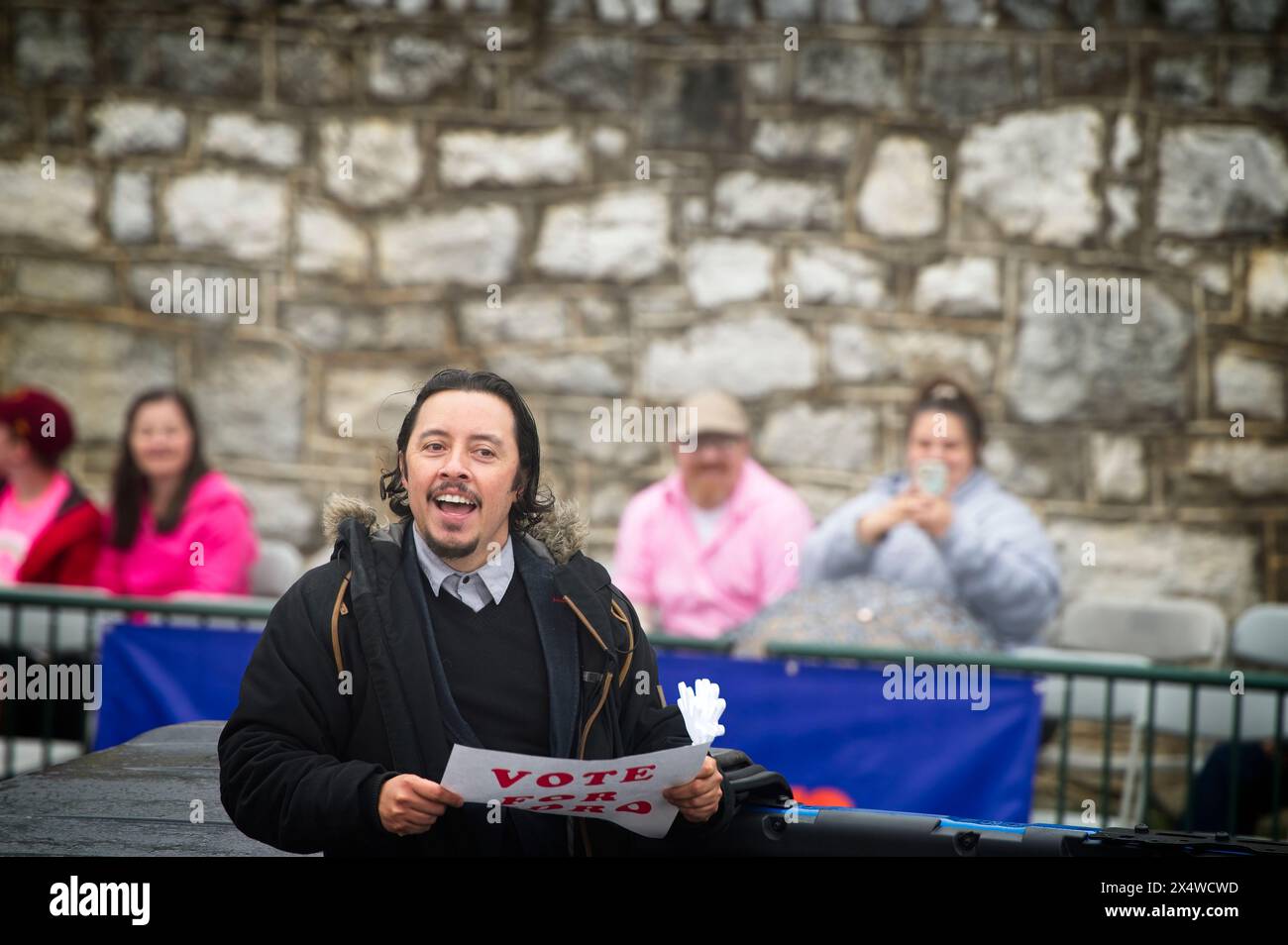 USA; 05–042024: People Grand Feature Parade am Handley Blvd. Bei Apple Blossom in Winchester. Foto von Douglas Graham Stockfoto