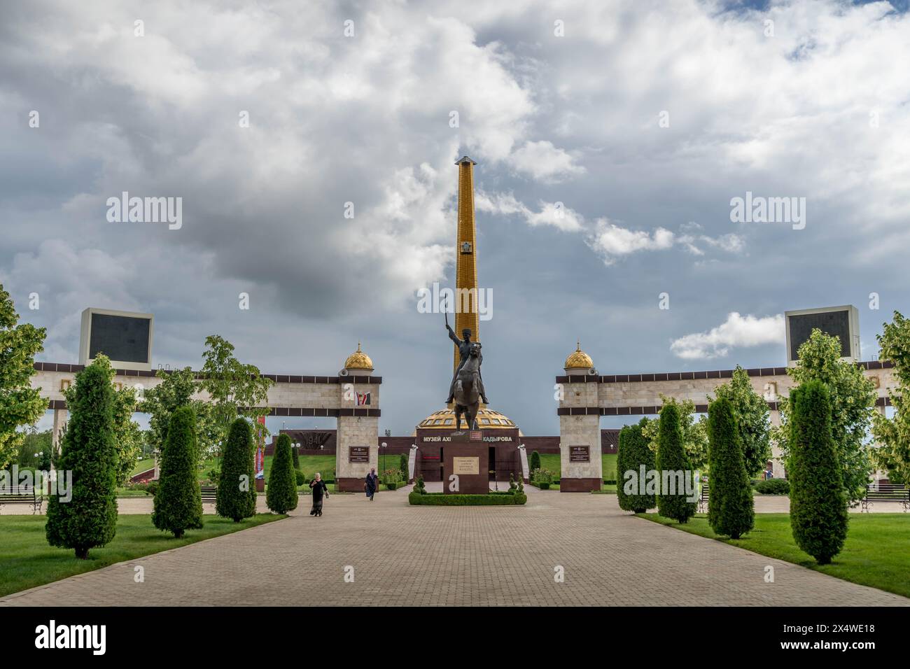 Der Gedenkpark in der Nähe des Museums des ehemaligen Präsidenten der Republik Tschetschenien, Achmad Kadyrow, Grosny, Republik Tschetschenien, Russland. Stockfoto