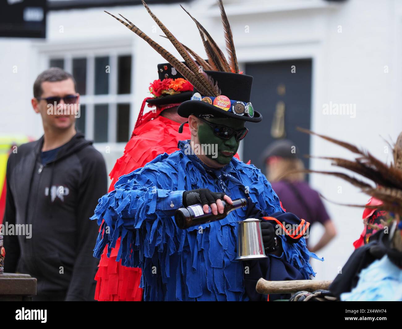 Rochester, Kent, Großbritannien. Mai 2024. Jährliches Sweeps Festival in Rochester, Kent heute Nachmittag - die internationale Feier der Volksmusik und des Tanzes - eines der größten Maifeierlichkeiten dieser Art in der Welt. Quelle: James Bell/Alamy Live News Stockfoto