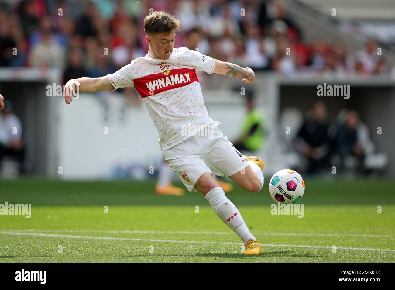 Angelo Stiller vom VFB Stuttgart VfB Stuttgart - FC Bayern MŸnchen Fussball 1 . Bundesliga Saison 2023 / 2024 © diebilderwelt / Alamy Stock Stockfoto