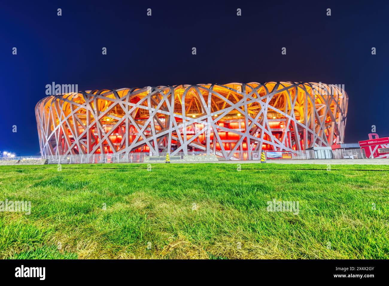 Peking, 14. April 2024: Das Nationalstadion (AKA Bird's Nest) wurde für die Olympischen Sommerspiele 2008 gebaut Stockfoto