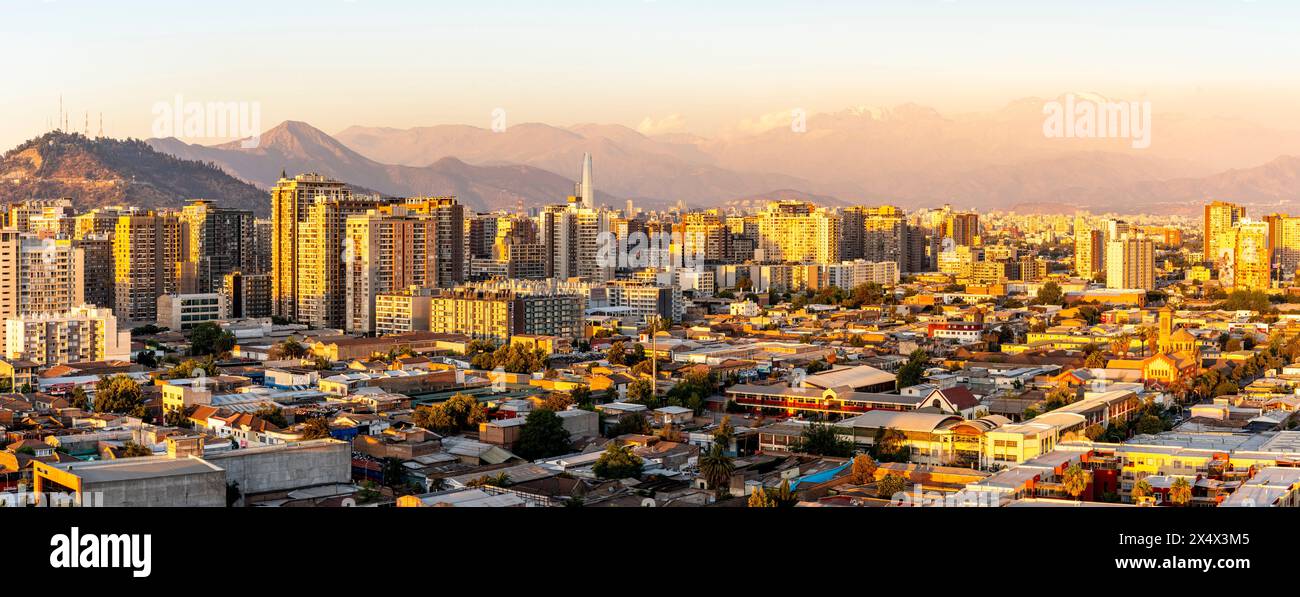 Ein Blick auf die Stadt Santiago, Santiago Metropolitan Region, Chile, Südamerika. Stockfoto