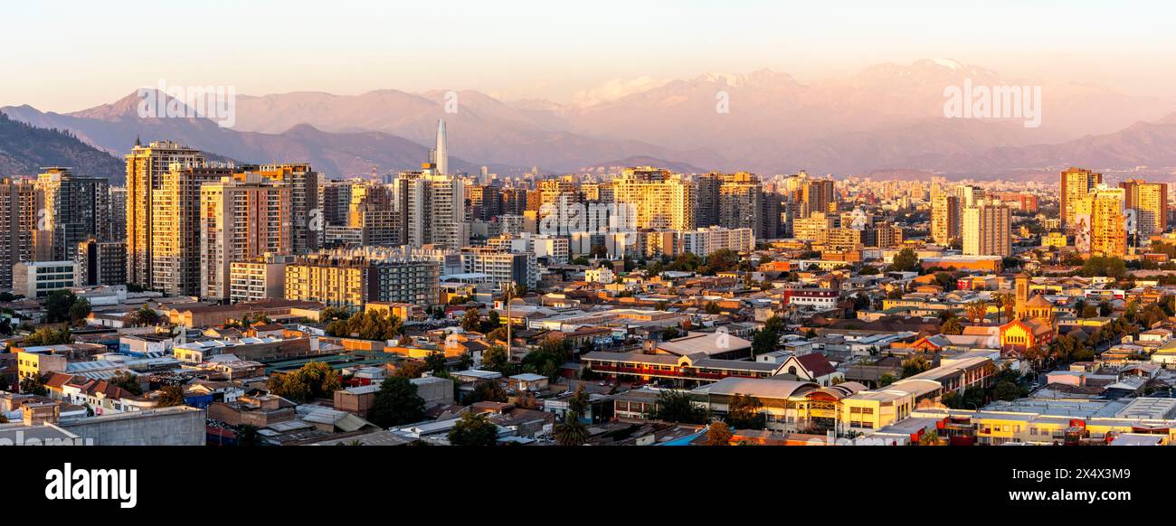 Ein Blick auf die Stadt Santiago, Santiago Metropolitan Region, Chile, Südamerika. Stockfoto