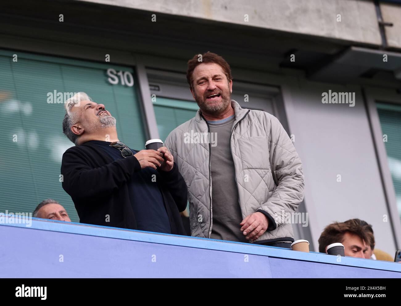 London, Großbritannien. Mai 2024. Schauspieler Gerard Butler während des Premier League-Spiels in Stamford Bridge, London. Der Bildnachweis sollte lauten: David Klein/Sportimage Credit: Sportimage Ltd/Alamy Live News Stockfoto