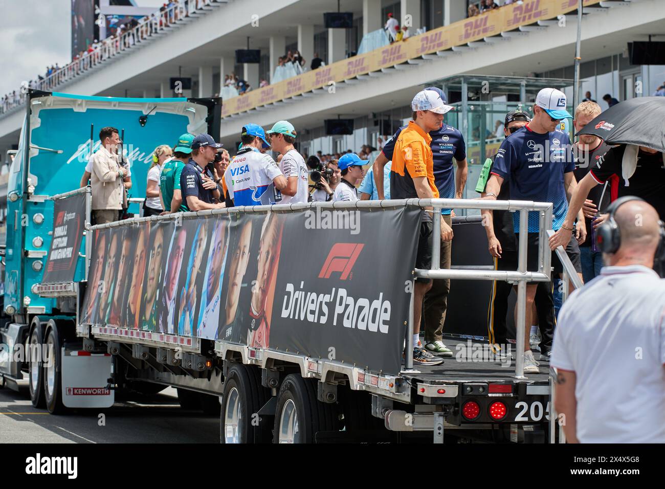 Miami Gardens, FL, USA. Mai 2024. Fahrerparade. F1 Miami GP im Miami Autodrome in Miami Gardens, Florida, USA. Quelle: Yaroslav Sabitov/YES Market Media/Alamy Live News. Stockfoto