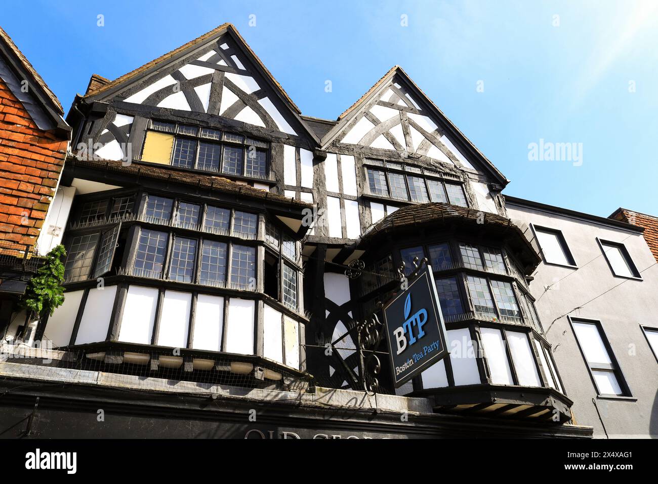 Salisbury, England - 29. März 2024: Wunderschöne historische Häuser und Straßen von Salisbury City, Wiltshire. England Stockfoto