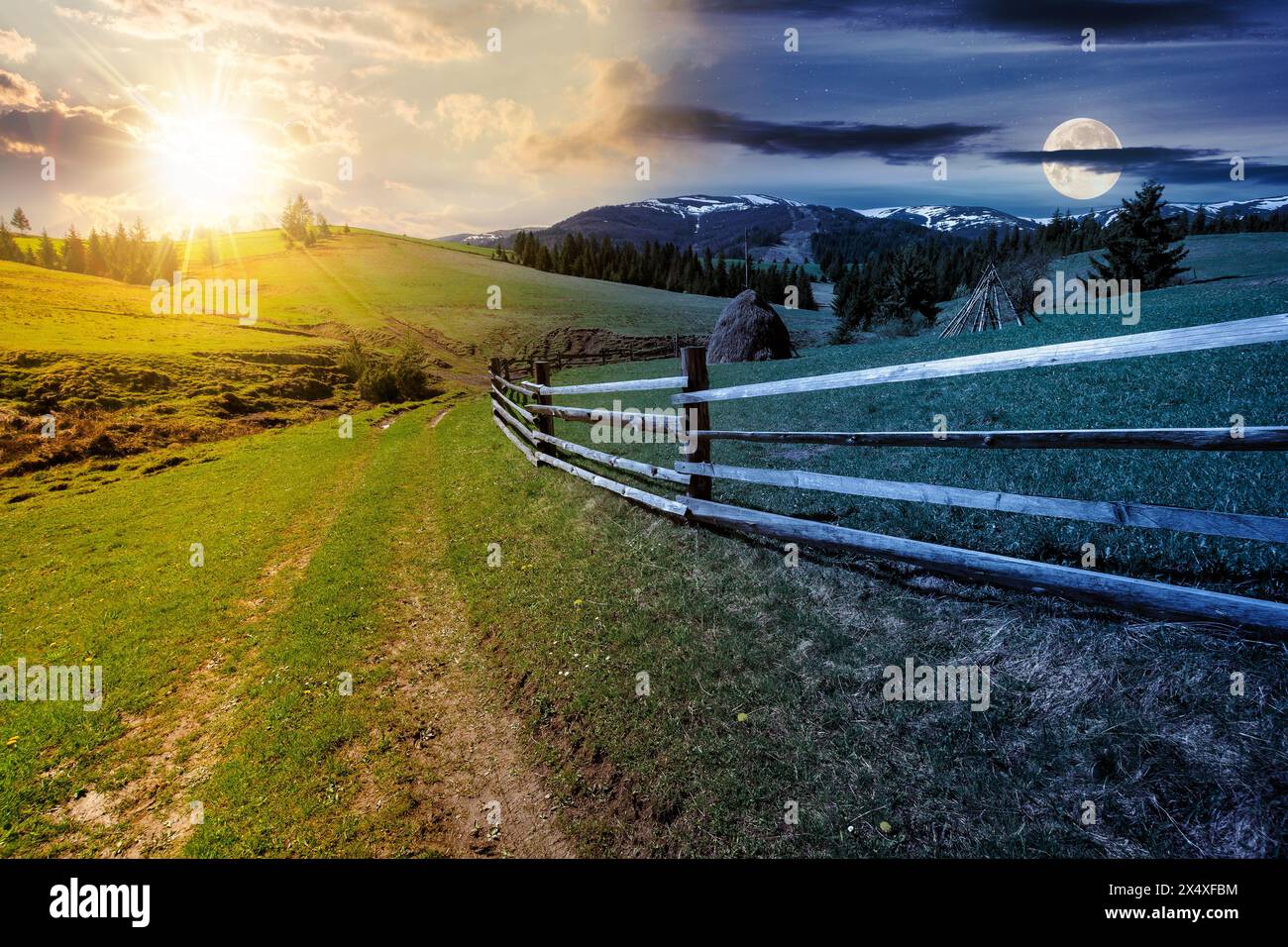 Ländliche Landschaft in den Bergen am Frühlingsquinox. Holzzaun entlang des Weges durch grasbewachsene Felder auf Hügeln. Tag- und Nachtzeitwechsel. ridge i Stockfoto