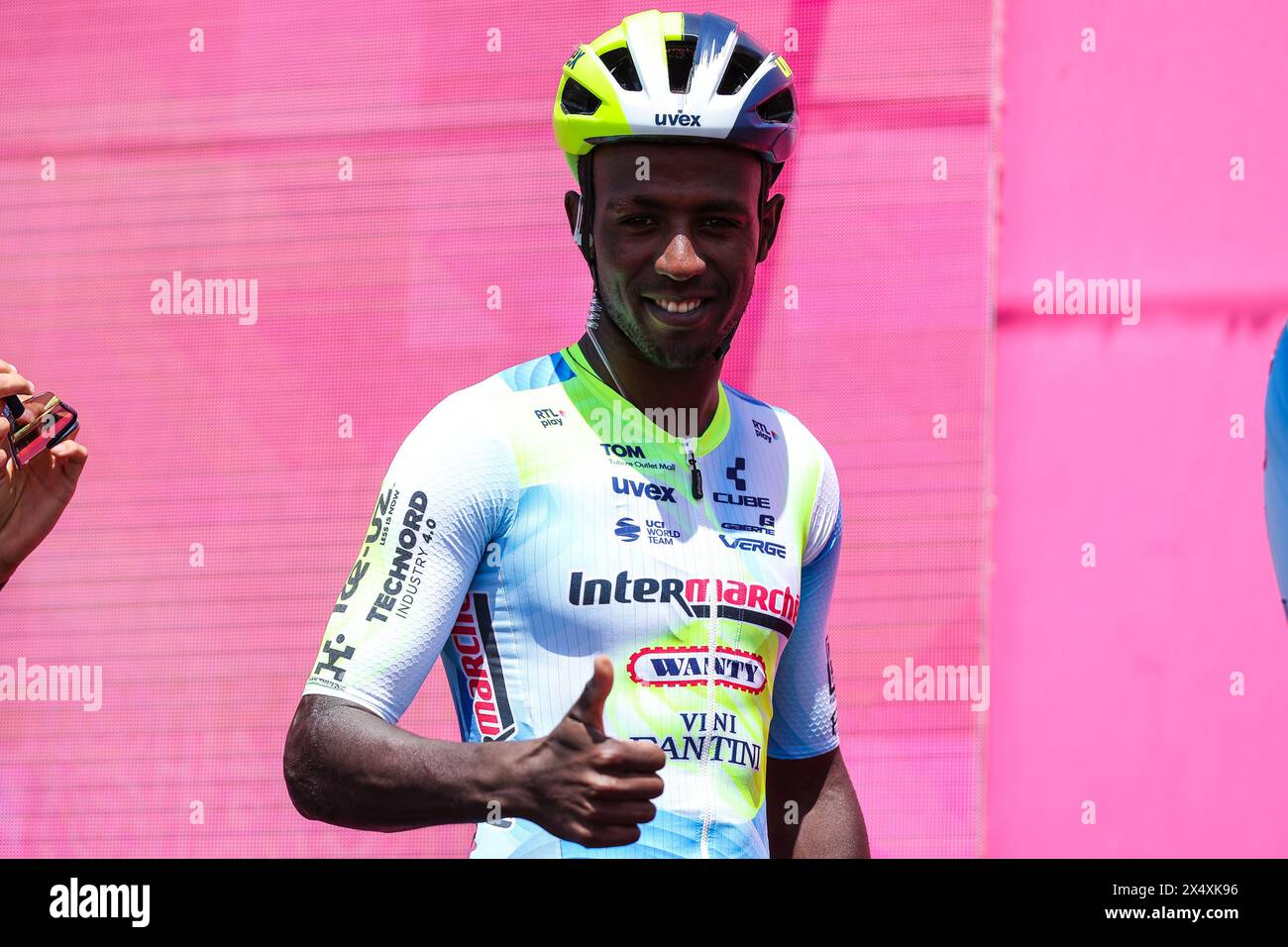 Turin, Italien. Mai 2024. Biniam Girmay von Eritrea und Team Intermarche? Wanty vor dem 107