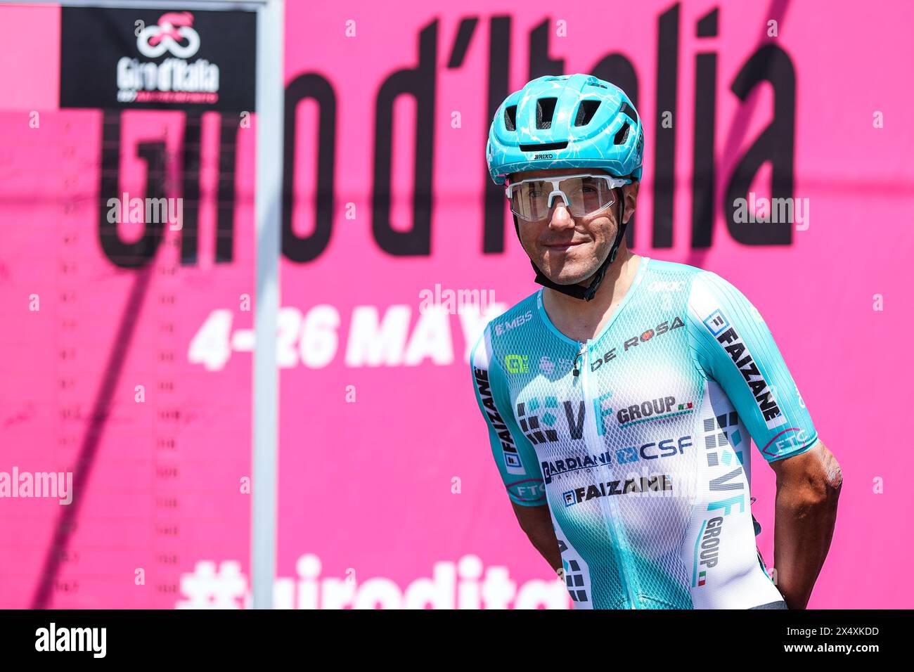 Turin, Italien. Mai 2024. Domenico Pozzovivo aus Italien und Team VF Group - Bardiani CSF - Faizane? Vor dem 107. Giro d’Italia 2024 wurde die erste Etappe 140 km von Venaria reale nach Turin gezeigt. Die 107. Ausgabe des Giro d'Italia, die insgesamt 3400, 8 km dauert, startet am 4. Mai 2024 in der Veneria reale in der Nähe von Turin und endet in Rom. (Foto: Fabrizio Carabelli/SOPA Images/SIPA USA) Credit: SIPA USA/Alamy Live News Stockfoto