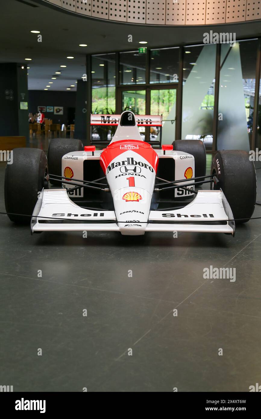 Ayrton Sennas McLaren Honda wurde während der Ausstellung „Senna Forever“ am 5. Mai 2024 im Museo Nazionale dell'Automobile in Turin, Italien, gezeigt. Stockfoto