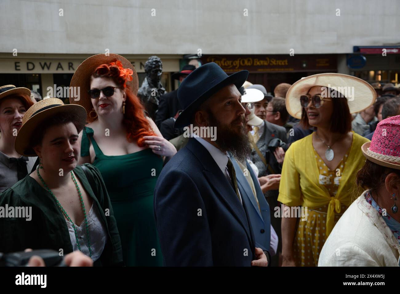 Der Vierte Grand Flaneur Walk – Sonntag, den 5. Mai 2024, beginnt mittags mit der Statue von Beau Brummell in der Jermyn Street, London W1. Stockfoto