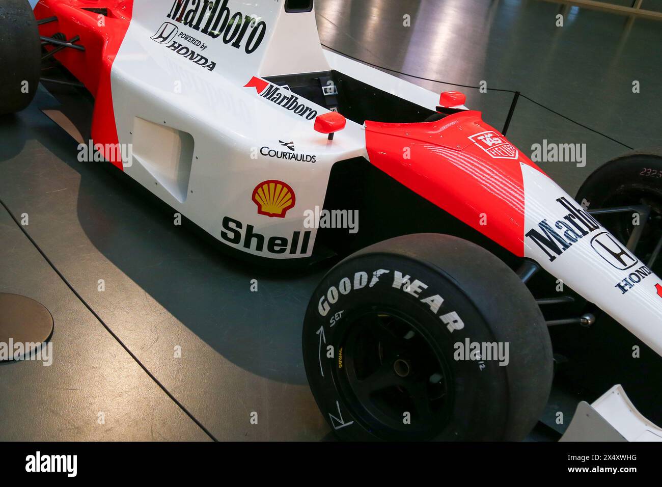 Ayrton Sennas McLaren Honda wurde während der Ausstellung „Senna Forever“ am 5. Mai 2024 im Museo Nazionale dell'Automobile in Turin, Italien, gezeigt. Stockfoto