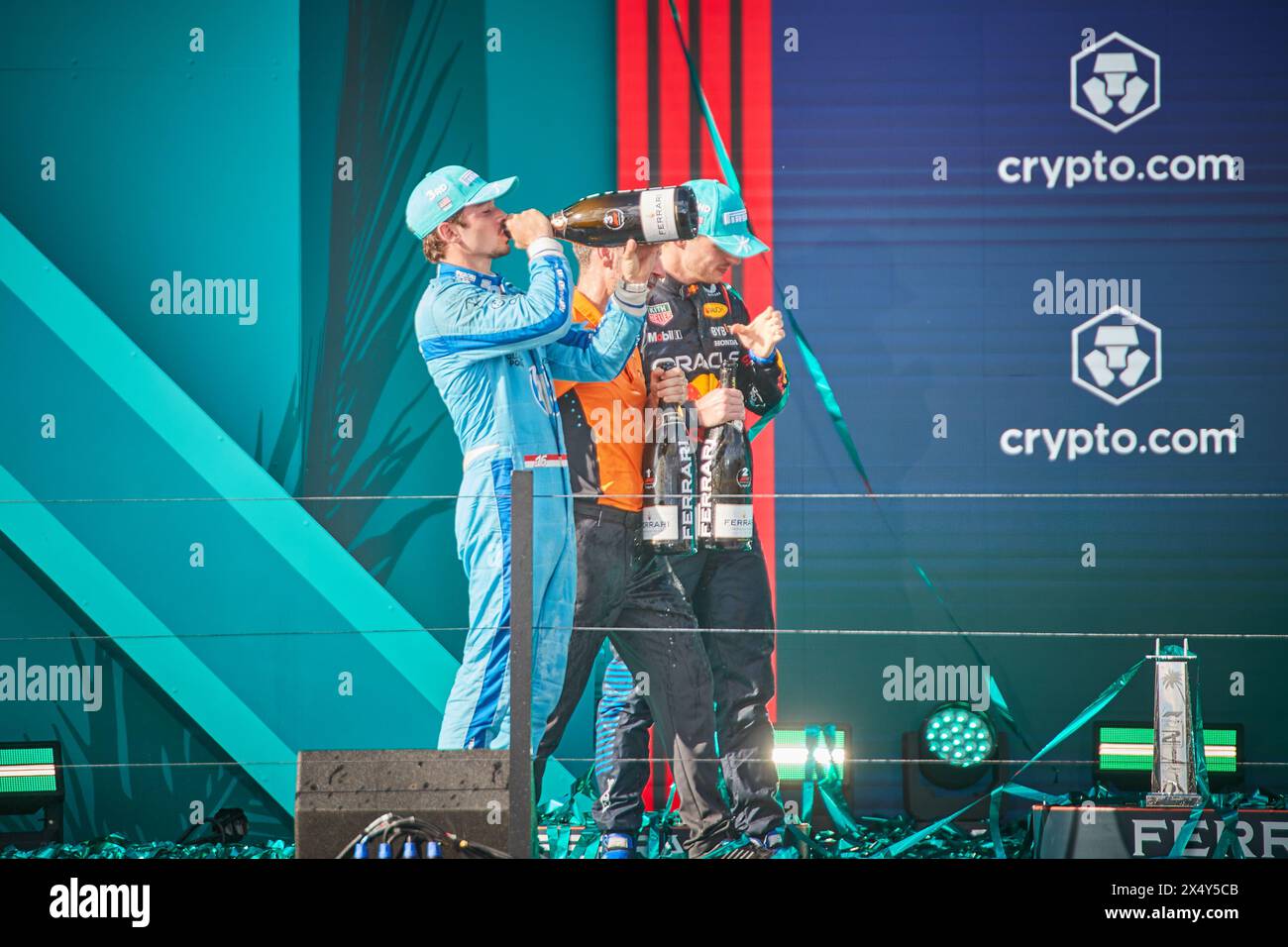 Miami Gardens, FL, USA. Mai 2024. Podium. 1. Platz: 4 Lando Norris (GBR) McLaren; 2. Platz: 1 Max Verstappen (NED) Red Bull Racing; 3. Platz: 16 Charlez Leclerc (MON) Ferrari. F1 Miami GP im Miami Autodrome in Miami Gardens, Florida, USA. Quelle: Yaroslav Sabitov/YES Market Media/Alamy Live News. Stockfoto