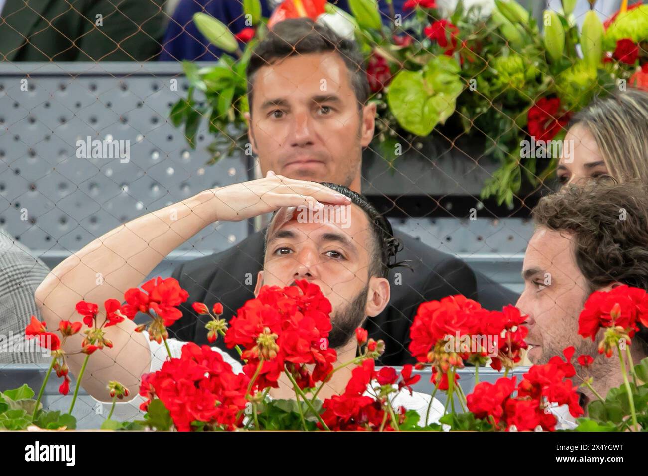 Madrid, Spanien. Mai 2024. V-Sänger C Tangana, der beim letzten Tennisspiel der Mutua Madrid Open zwischen Felix Auger-Aliassime aus Kanada und Andrey Rublev aus Russland im Caja Magica-Stadion zu sehen war. Der russische Tennisspieler Andrey Rublev wurde zum Meister der Madrid Masters 1000 ernannt, nachdem er im Finale gegen den Kanadier Felix Auger-Aliassime mit 4:6, 7:5, 7:5, 7:5. (Foto: David Canales/SOPA Images/SIPA USA) Credit: SIPA USA/Alamy Live News Stockfoto