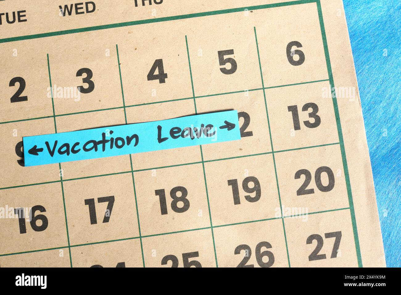 Urlaubsurlaub von der Arbeit Konzept. Schriftliche Erinnerungsnotiz auf dem Kalender. Stockfoto
