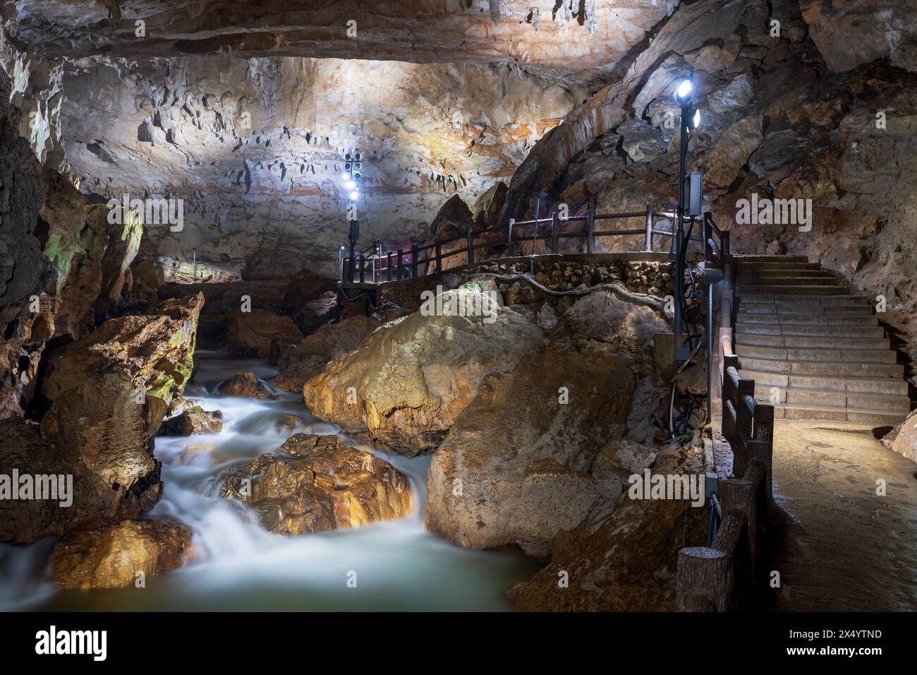 Akiyoshido Höhle. Eine Höhle im Akiyoshidai Quasi-Nationalpark, Yamaguchi, Japan. Stockfoto