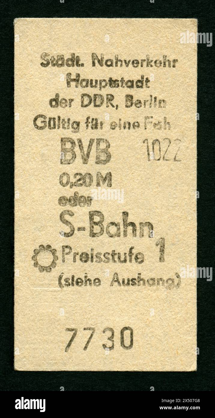 Geographie / Reise, Deutschland, DDR, Berlin, Fahrkarte für S-Bahn, URHEBERRECHT DES KÜNSTLERS IST NICHT FREIZUGEBEN Stockfoto