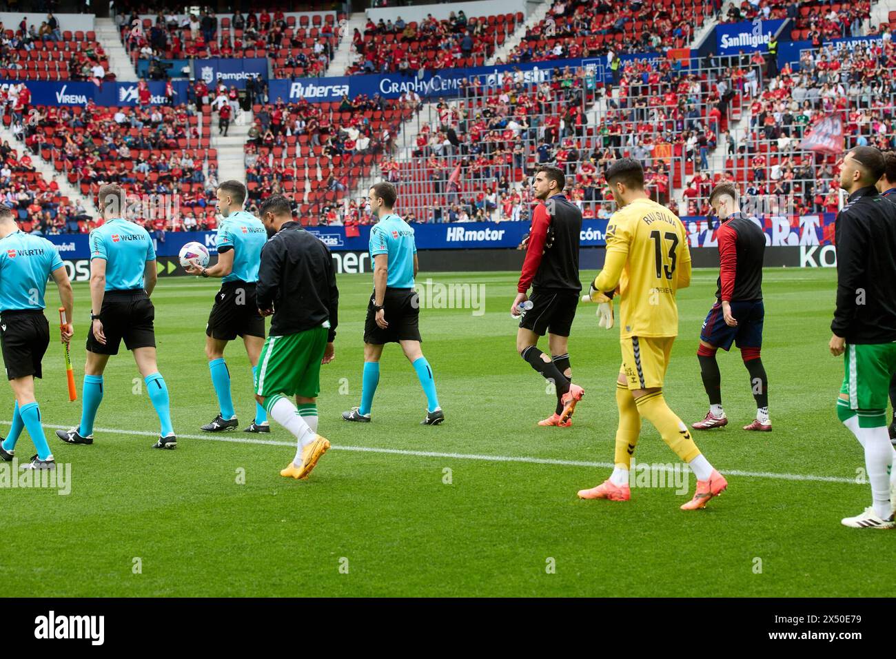 Pamplona, Spanien. Mai 2024. Sport. Fußball/Fußball. Das Fußballspiel der La Liga EA Sports zwischen CA Osasuna und Real Betis fand am 5. Mai 2024 im El Sadar Stadion in Pamplona (Spanien) statt. Kredit: Inigo Alzugaray/Cordon Press Kredit: CORDON PRESS/Alamy Live News Stockfoto