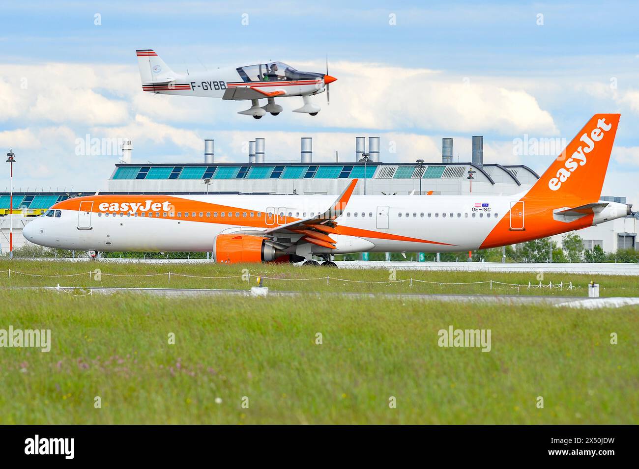 FRANKREICH - NANTES, LE MARDI 30 AVRIL 2024. AEROPORT NANTES ATLANTIQUE - EASYJET | AIRBUS | A321 NEO Stockfoto