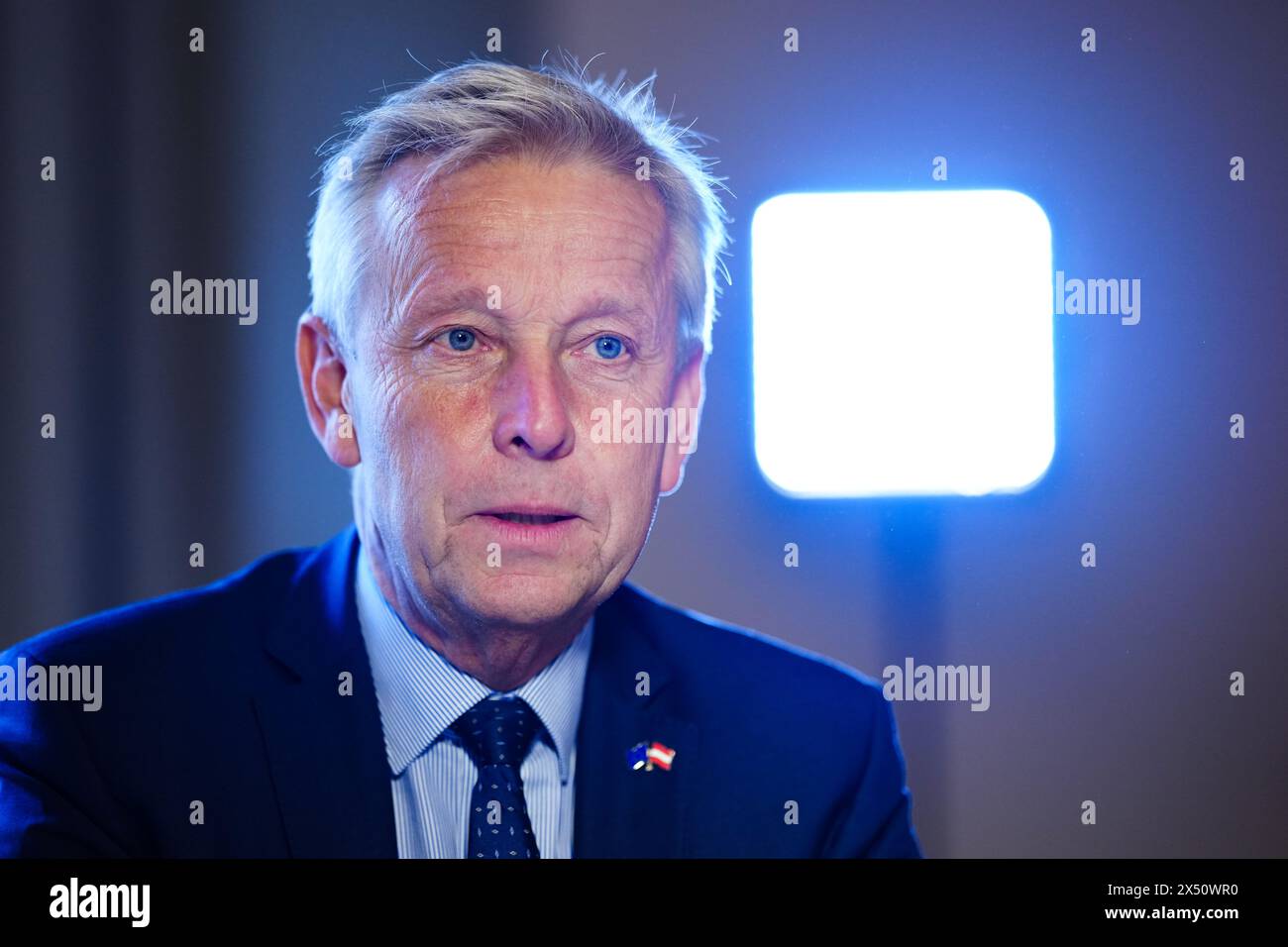 Der ÖVP-Spitzenkandidat für die EU-Wahlen Reinhold Lopatka im Interview mit der Austria Presse Agentur in Wien, Österreich, am 3. Mai 2024. - 20240503 PD20783 Credit: APA-PictureDesk/Alamy Live News Stockfoto