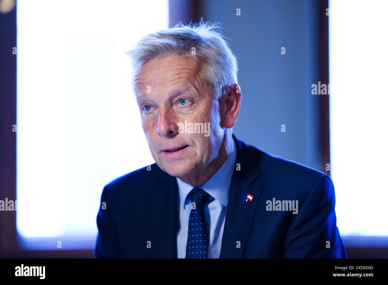 Der ÖVP-Spitzenkandidat für die EU-Wahlen Reinhold Lopatka im Interview mit der Austria Presse Agentur in Wien, Österreich, am 3. Mai 2024. - 20240503 PD20780 Credit: APA-PictureDesk/Alamy Live News Stockfoto