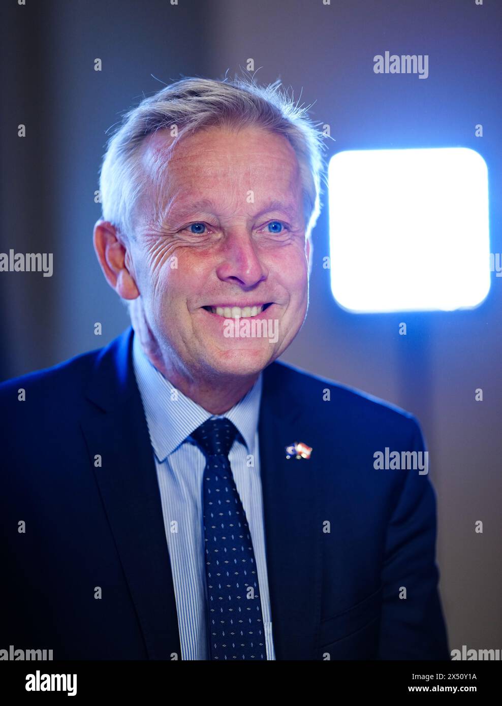 Der ÖVP-Spitzenkandidat für die EU-Wahlen Reinhold Lopatka im Interview mit der Austria Presse Agentur in Wien, Österreich, am 3. Mai 2024. - 20240503 PD20781 Credit: APA-PictureDesk/Alamy Live News Stockfoto