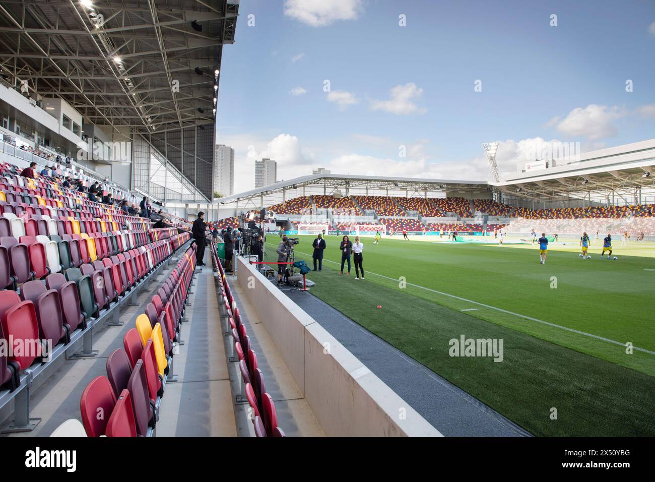 Eines der ersten Spiele, die kurz nach dem COVID-Lockdown im Stadion ausgetragen wurden. Brentford Community Stadium, Brentford, Vereinigtes Königreich. Archite Stockfoto