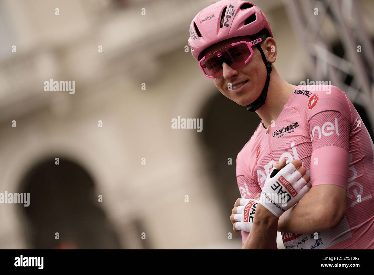 Tadej Pogacar (VAE Team Emirates) Rosa Trikot während der dritten Etappe des Giro d’Italia von Novara nach Fossano, 6. Mai 2024 Italien. (Foto: Marco Alpozzi/LaPresse) Stockfoto