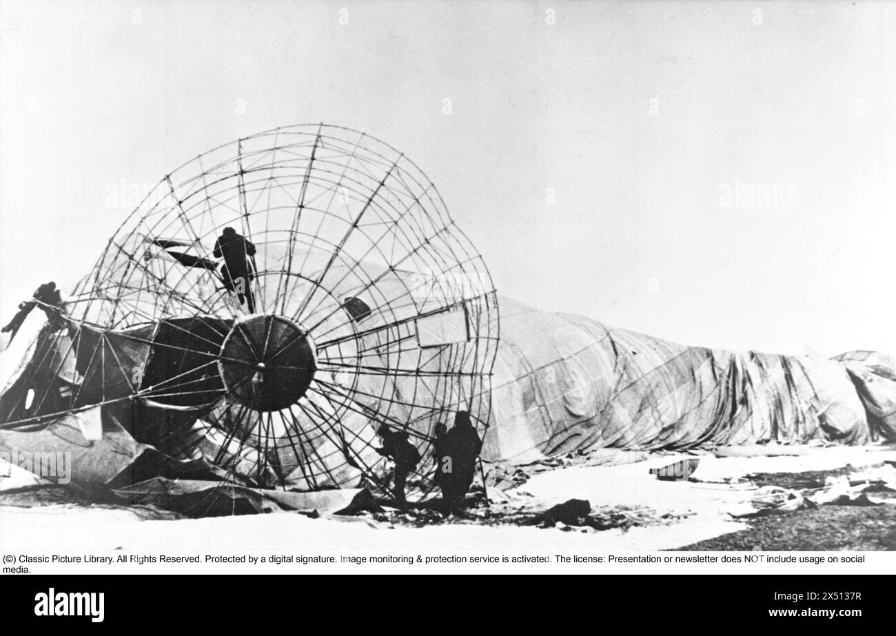 Roald Amundsen. Norwegischer Polarforscher. 1872-1928. 1926 erreichte Amundsen den Nordpol mit dem Luftschiff Norge. Das Luftschiff verließ NY-Ålesund am 11. Mai 1926 und passierte am nächsten Tag um 2,20 Uhr den geografischen Nordpol und fuhr weiter nach Teller in Alaska. Das Luftschiff wurde vom italienischen Ingenieur Umberto Nobile entworfen und gebaut. Nobile führte das Luftschiff von Rom nach Kings Bay, wo Amundsen und der norwegische Teil der Besatzung an Bord gingen, und weiter nach Alaska. "Norge" hatte eine Mannschaft von 16. Sponsor Lincoln Ellsworth war als Navigator an Bord, Schwede Finn Malmgren war Meteorologe der Expedition Stockfoto