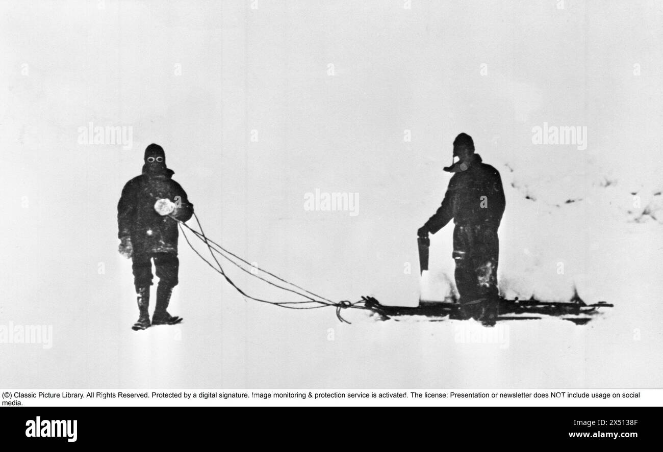 Roald Amundsen. Norwegischer Polarforscher. 1872-1928. 1925 unternahm er einen erfolglosen Versuch, den Nordpol mit dem Flugzeug zu erreichen. Sein Begleiter war die amerikanische Lincoln Ellsworth und erreichte mit zwei Dornier Wal-Flugzeugen den 87° 44' nördlichen Breitengrad. Bei der Landung auf dem Eis wurde eines der Flugzeuge zerstört und die Expedition benötigte mehr als drei Wochen, um eine Start- und Landebahn für das andere Flugzeug zu bauen. Stockfoto