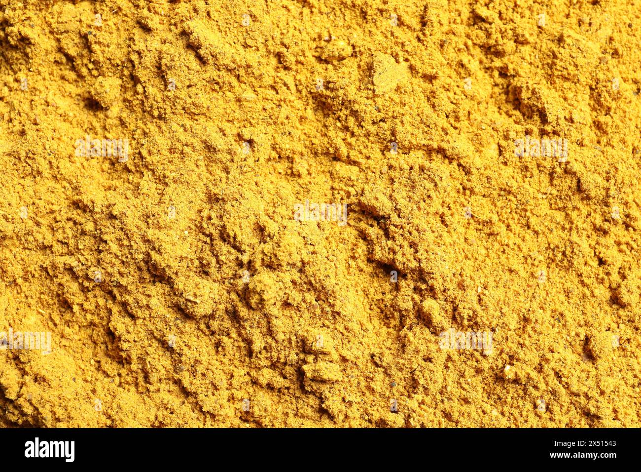 Trockenes Currypulver als Hintergrund, Draufsicht Stockfoto
