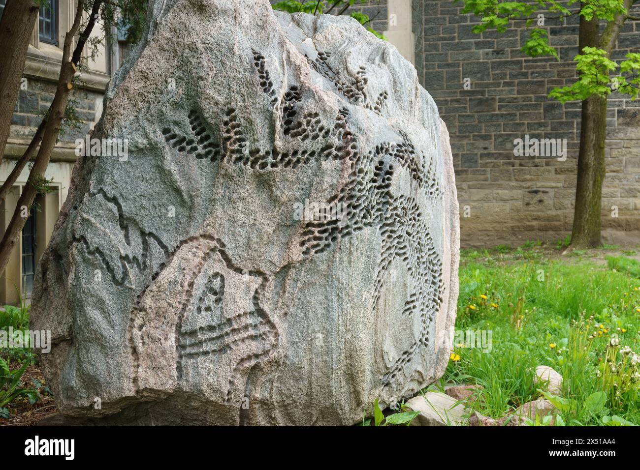 Skulpturenkunst auf einem Stein oder Felsen in Toronto, Kanada Stockfoto