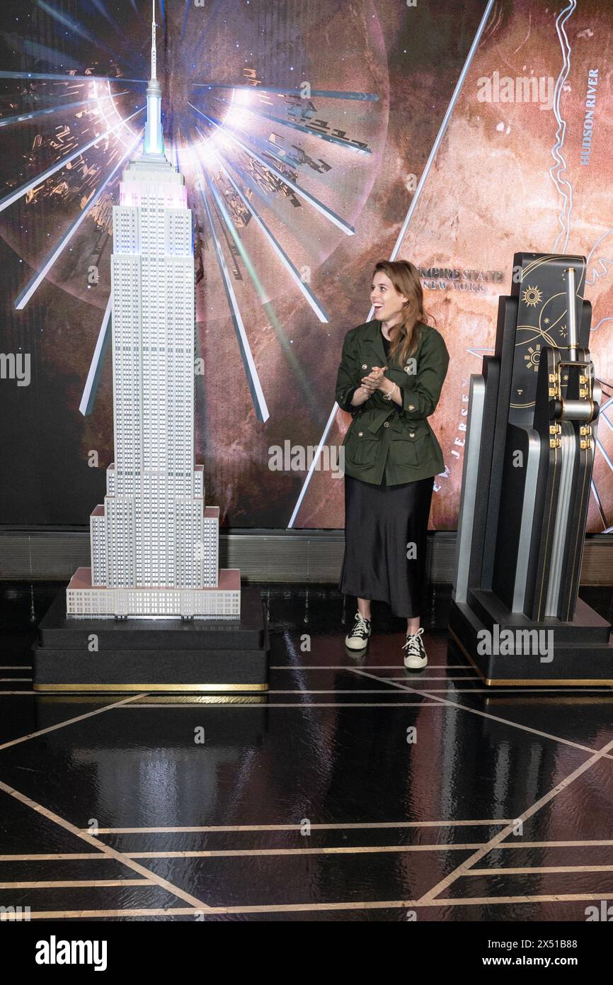 Ihre Königliche Hoheit Prinzessin Beatrice von York beleuchtet das Empire State Building in New York am 6. Mai 2024 in Partnerschaft mit Outward Bound, um Geld für das Bildungsprogramm zu sammeln Stockfoto