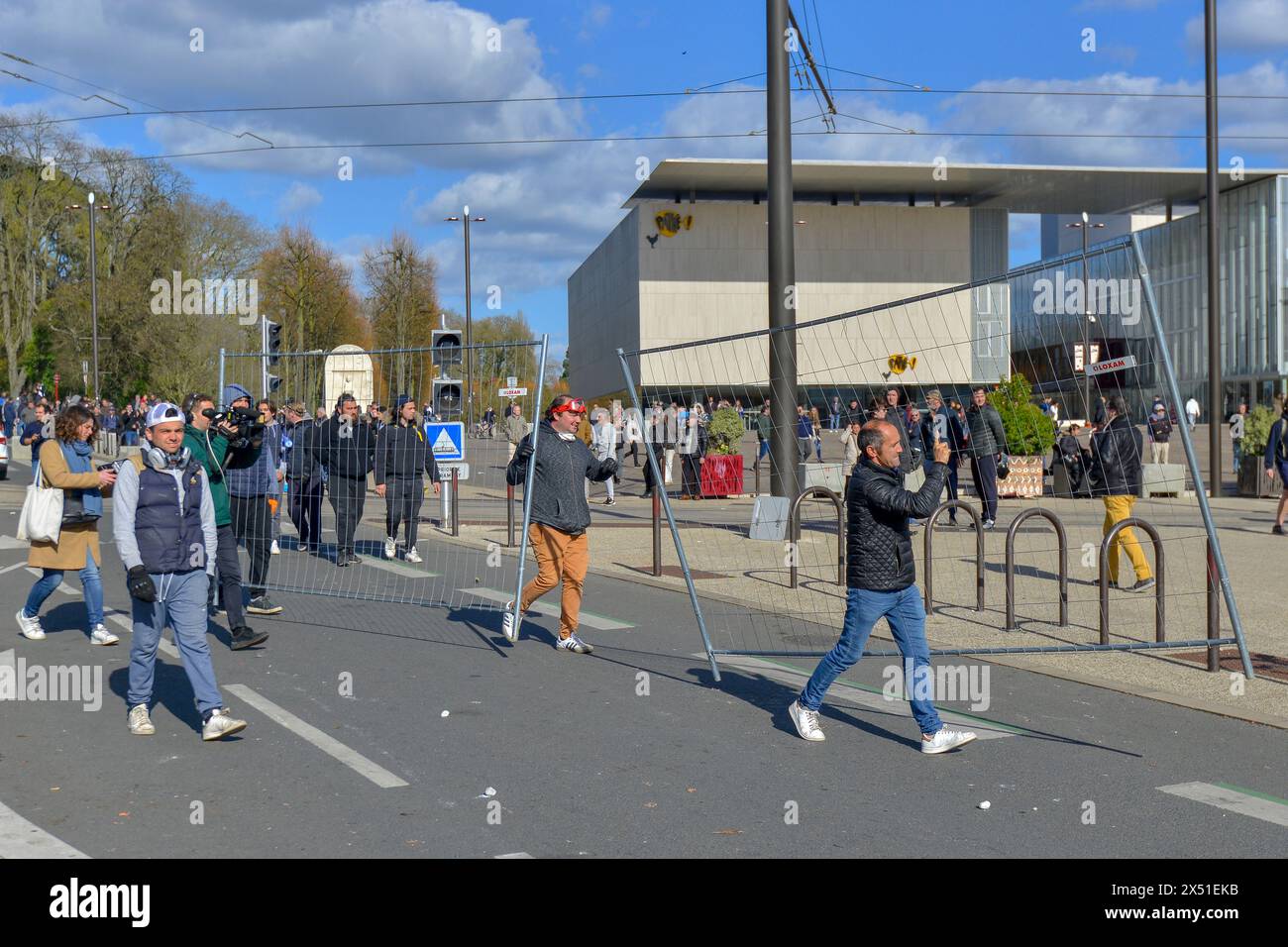 Le Mans - Frankreich. le Lundi 25. märz 2019. les forains bloquent le Centre ville du mans - échauffourées avec les gendarmes mobiles. FNG Stockfoto