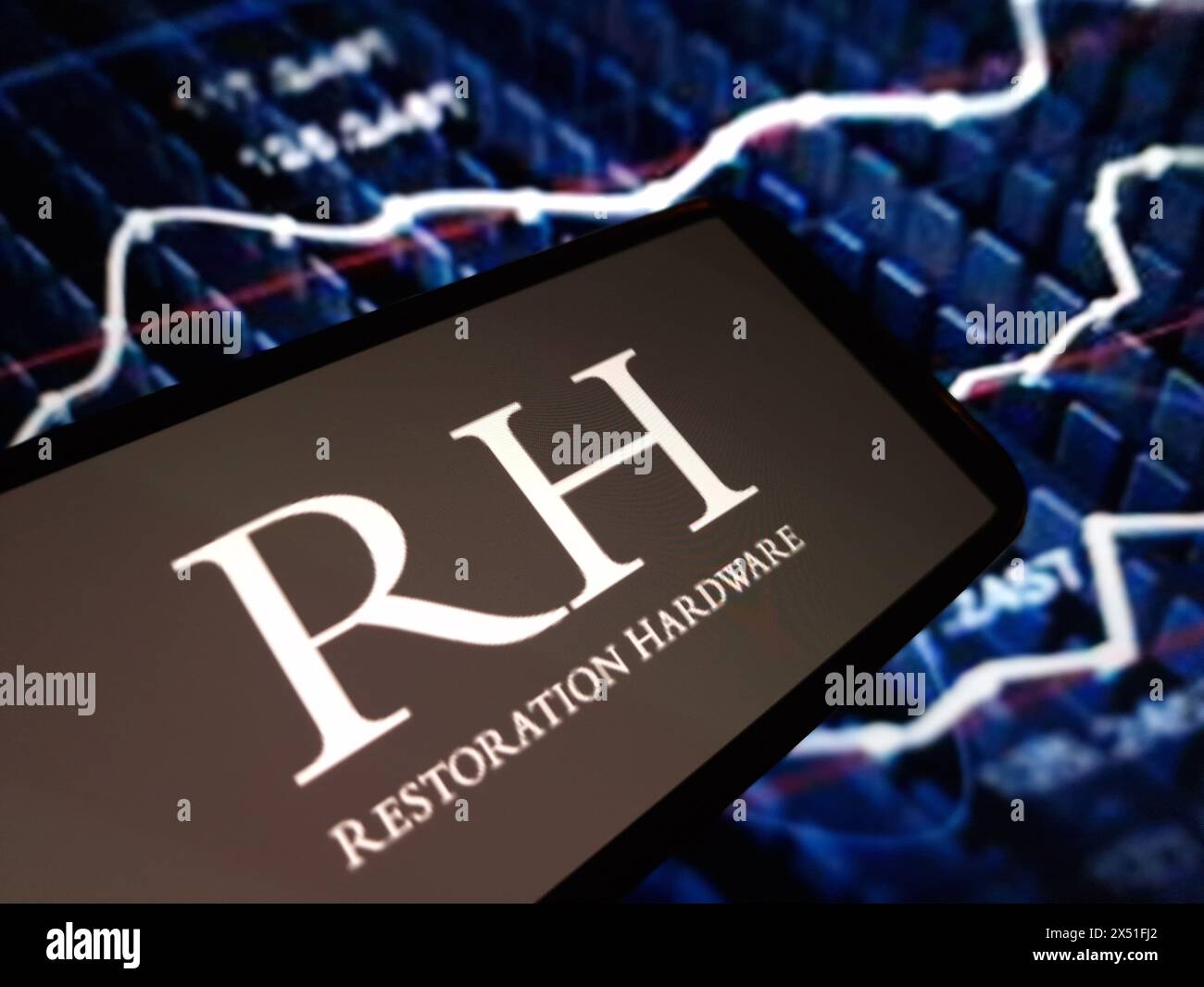 Konskie, Polen - 29. April 2024: Logo des Unternehmens für Restauration Hardware auf dem Mobiltelefon Stockfoto