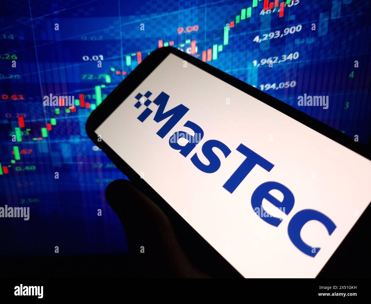 Konskie, Polen – 29. April 2024: Das MasTec-Firmenlogo wird auf dem Mobiltelefon angezeigt Stockfoto