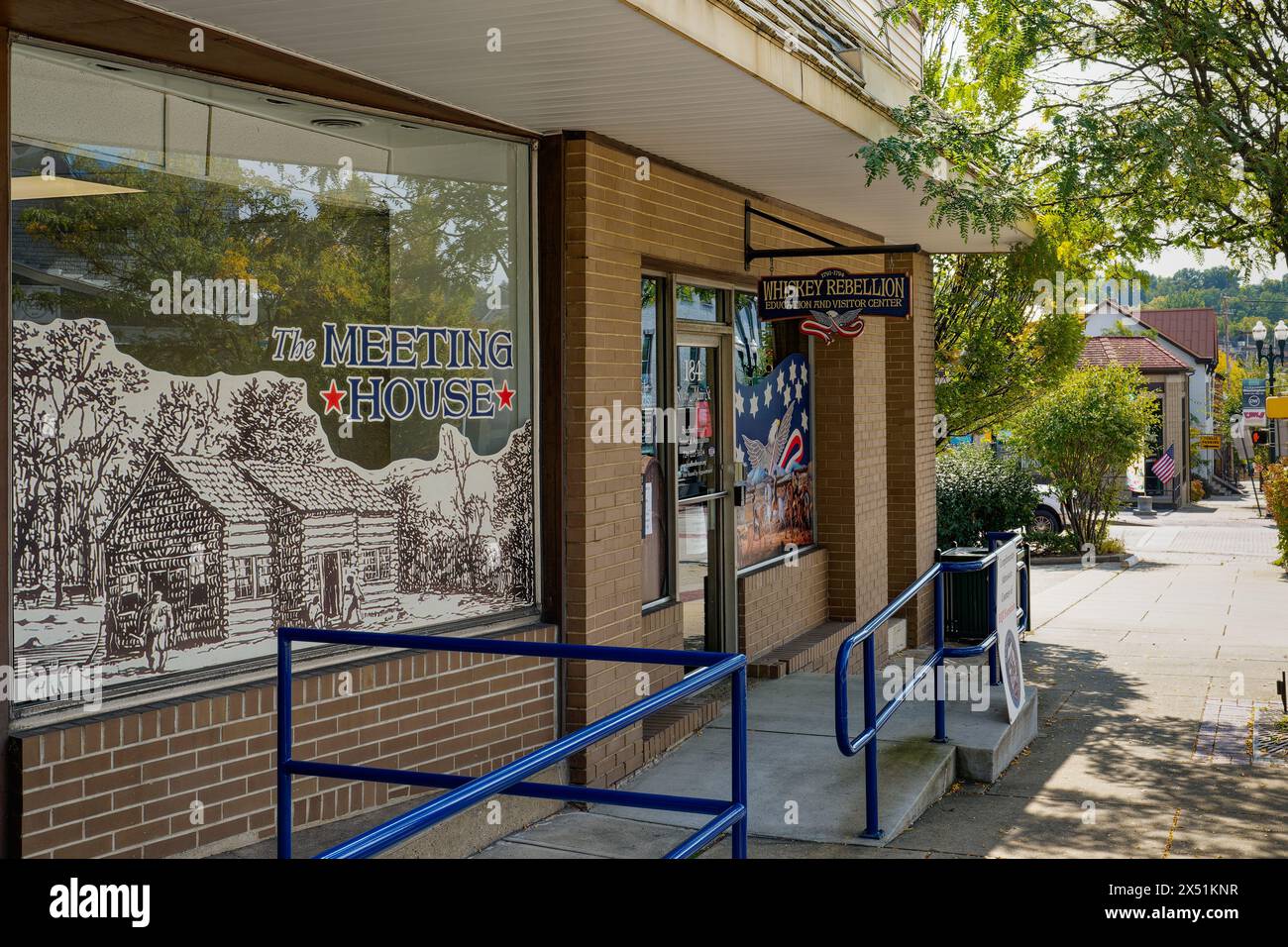 Washington, PA - 28. September 2023: Das Whiskey Rebellion Education and Visitor Center in der Innenstadt. Die Whiskey-Rebellion war eine Revolte gegen die ersten FED Stockfoto