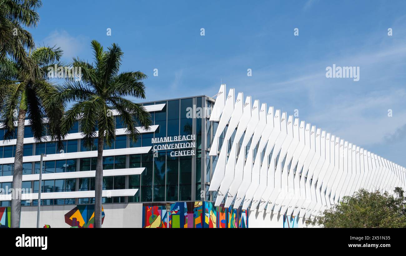 Miami, Florida - 3. April 2024: Das Miami Beach Convention Center ist Schauplatz der jährlichen South Florida Auto Show und vieler anderer populärer Kongresse Stockfoto