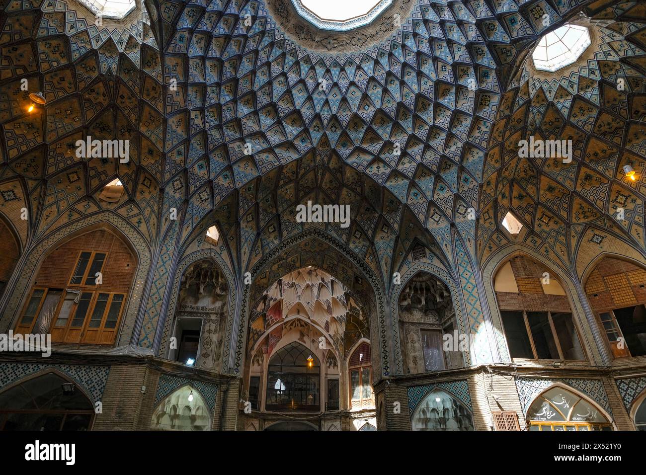 Kaschan, Iran - 3. April 2024: Aminoddole Caravanserai ist einer von mehreren Plätzen im Basar von Kaschan, Iran. Stockfoto