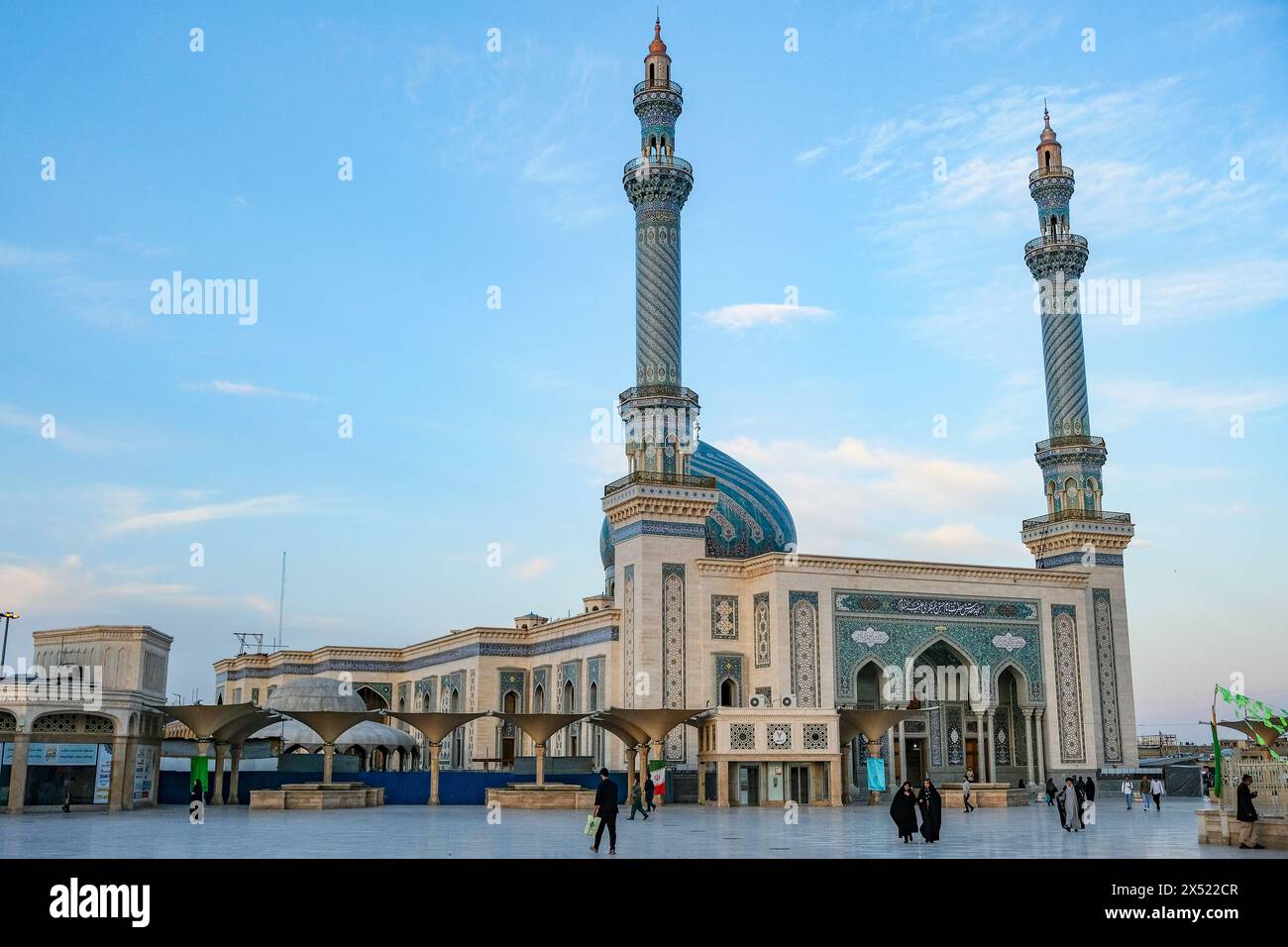 Qom, Iran - 7. April 2024: Imam Hasan Askari Moschee in Qom, Iran. Stockfoto