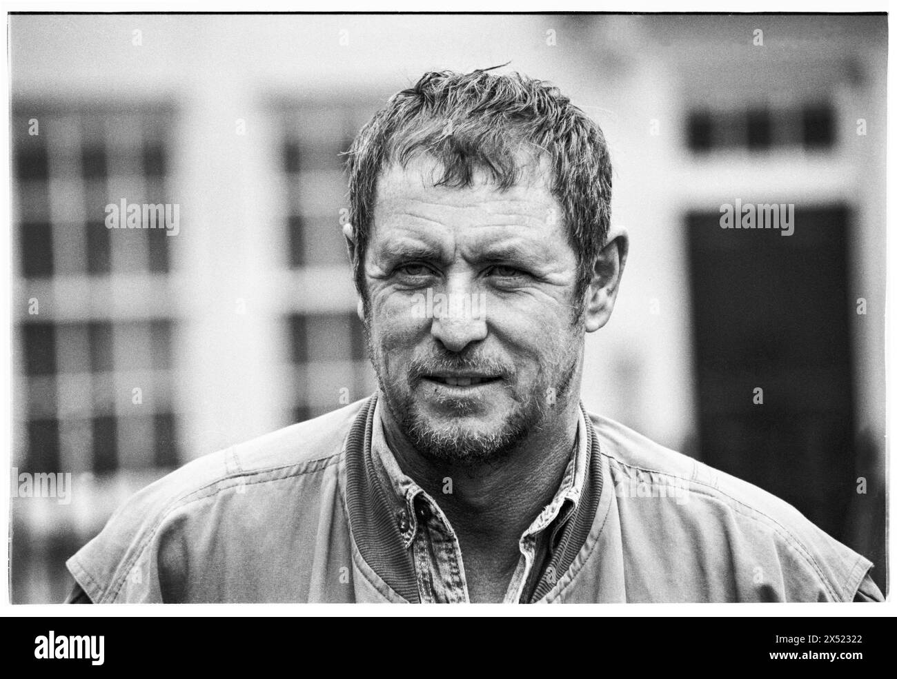 JOHN NETTLES, BATH, 1994: Schauspieler John Nettles, der am 20. August 1994 sein Theaterstück The Provok'd Wife im Theatre Royal in Bath, England, vorstellte. Dies war eine brachliegende Phase in seiner Karriere zwischen den Morden von Bergerac und Midsomer. Bild: Rob Watkins. INFO: John Nettles, ein britischer Schauspieler, der am 11. Oktober 1943 in St Austell in Cornwall geboren wurde, erlangte durch seine Rollen in Fernsehdramen wie „Bergerac“ und „Midsomer Murders“ Bekanntheit. Seine vielseitigen Auftritte und seine kommandierende Präsenz haben ihn zu einer beliebten Figur im britischen Fernsehen gemacht. Stockfoto