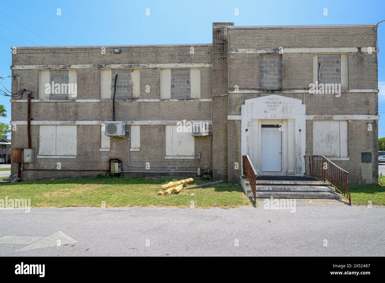 Echos der Vergangenheit: Das verschlossene Franklin County Jailhouse ist ein stiller Zeuge der Geschichte, seine verwitterten Mauern enthalten Geschichten aus vergangenen Zeiten Stockfoto