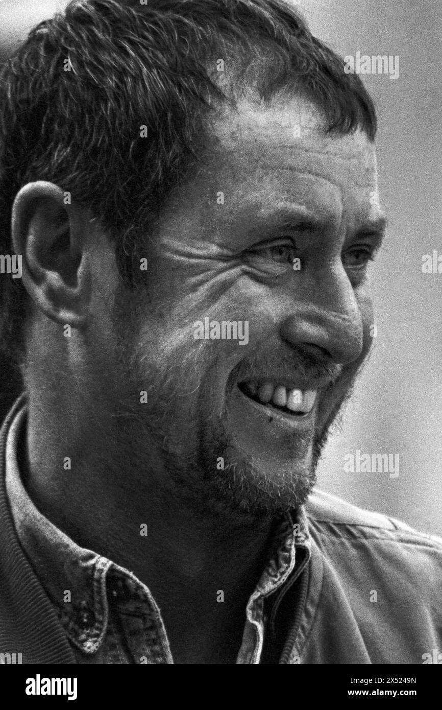 JOHN NETTLES, BATH, 1994: Schauspieler John Nettles, der am 20. August 1994 sein Theaterstück The Provok'd Wife im Theatre Royal in Bath, England, vorstellte. Dies war eine brachliegende Phase in seiner Karriere zwischen den Morden von Bergerac und Midsomer. Bild: Rob Watkins. INFO: John Nettles, ein britischer Schauspieler, der am 11. Oktober 1943 in St Austell in Cornwall geboren wurde, erlangte durch seine Rollen in Fernsehdramen wie „Bergerac“ und „Midsomer Murders“ Bekanntheit. Seine vielseitigen Auftritte und seine kommandierende Präsenz haben ihn zu einer beliebten Figur im britischen Fernsehen gemacht. Stockfoto